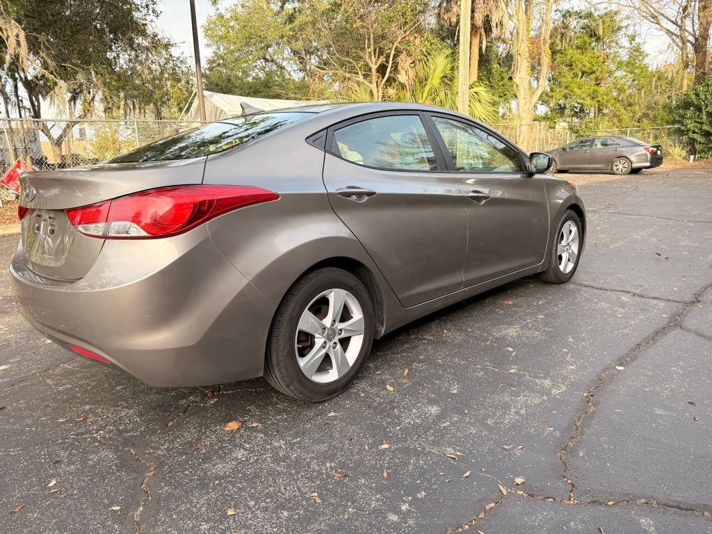 2013 Hyundai Elantra GLS photo