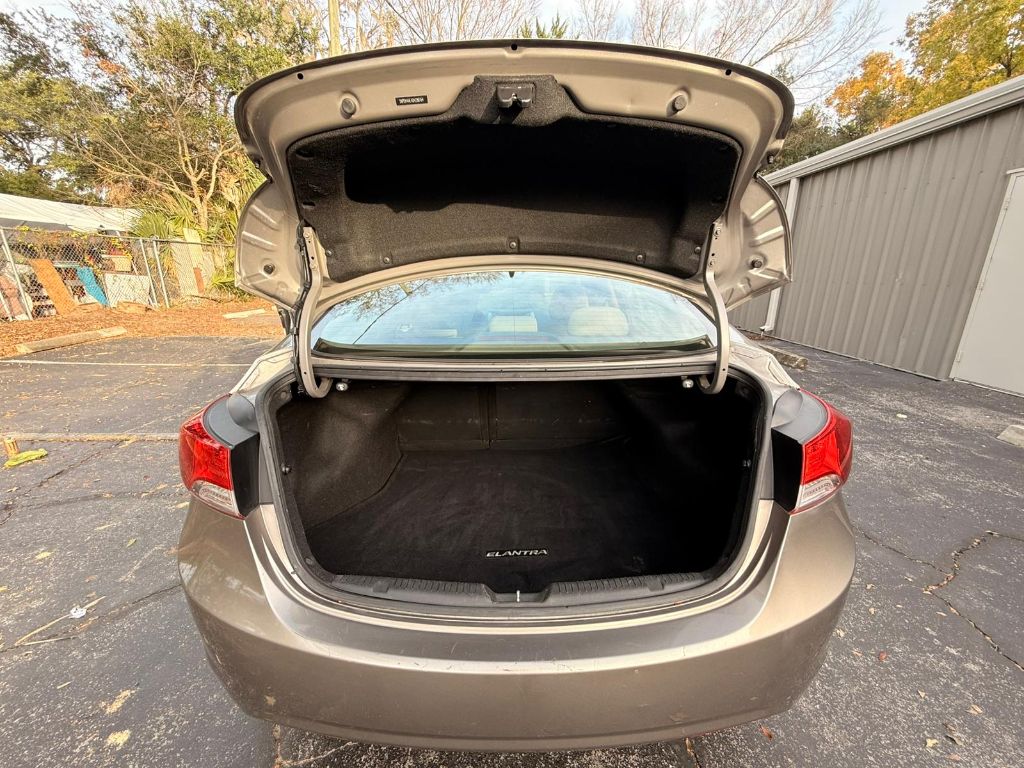 2013 Hyundai Elantra GLS photo