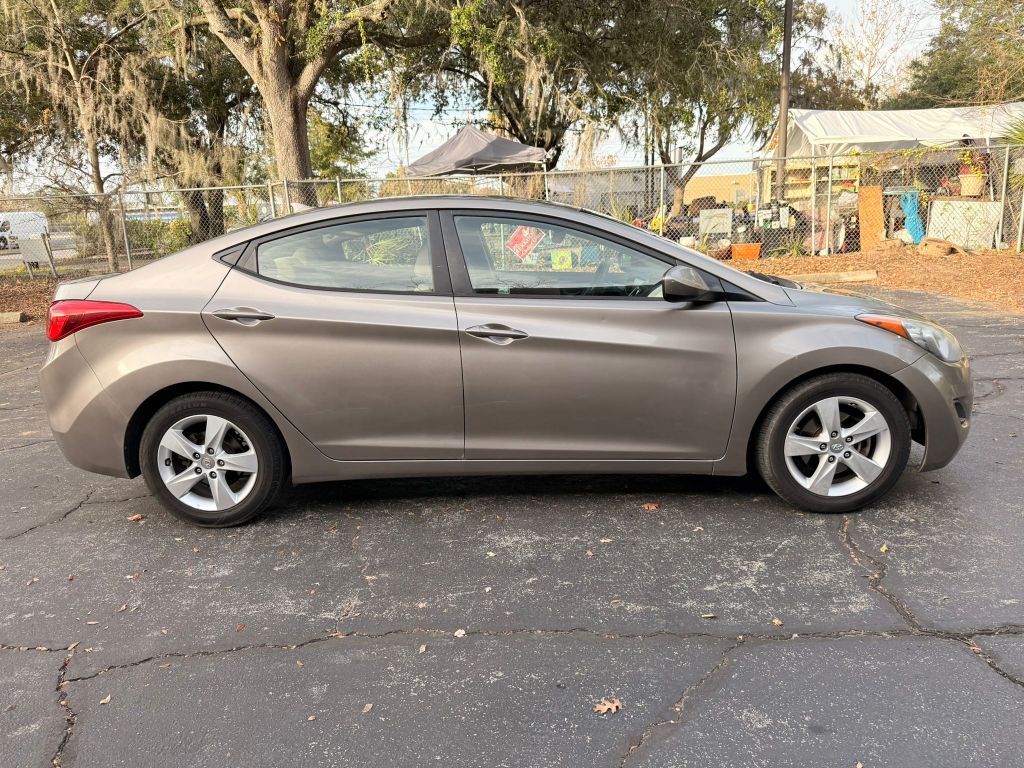2013 Hyundai Elantra GLS photo