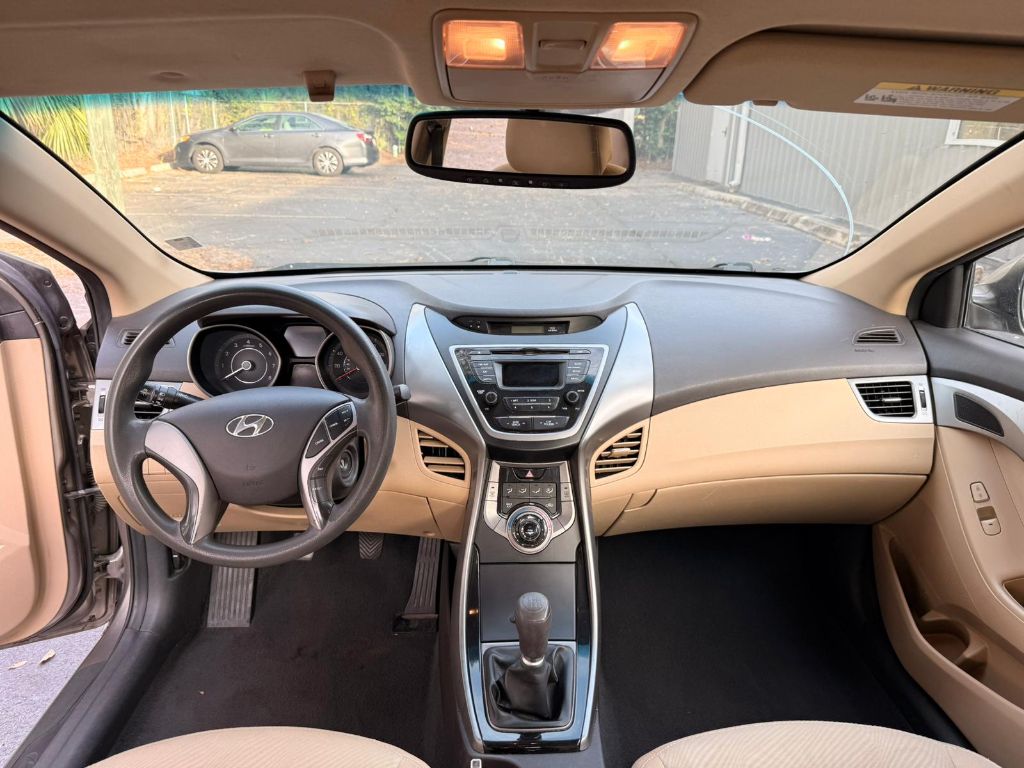 2013 Hyundai Elantra GLS photo
