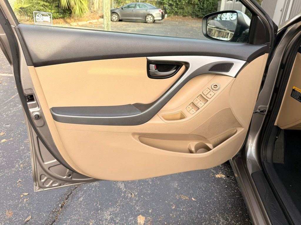 2013 Hyundai Elantra GLS photo