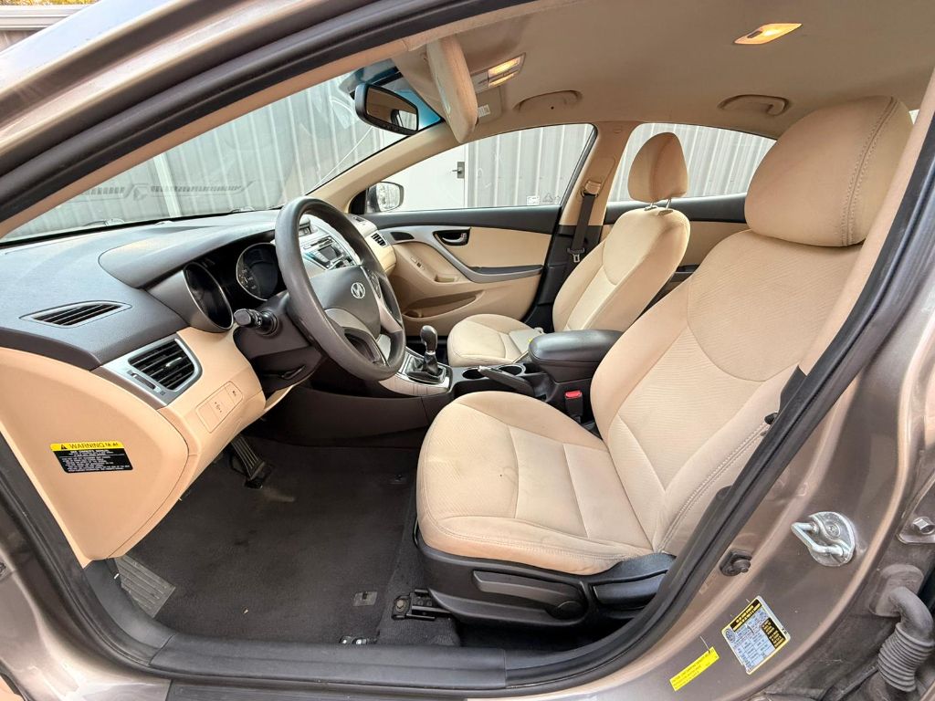 2013 Hyundai Elantra GLS photo
