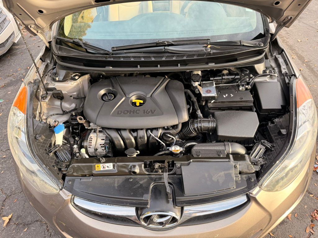 2013 Hyundai Elantra GLS photo