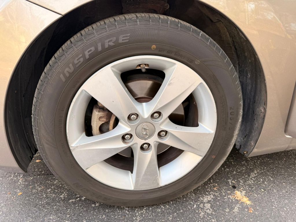 2013 Hyundai Elantra GLS photo