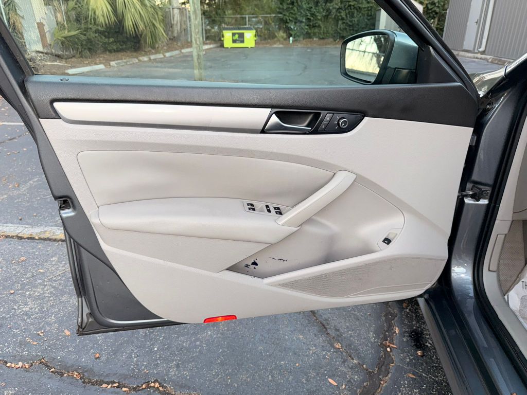 2014 Volkswagen Passat S PZEV photo