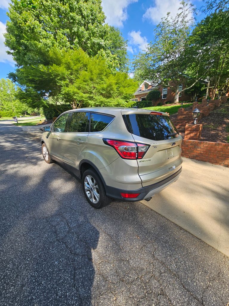 2017 Ford Escape SE photo