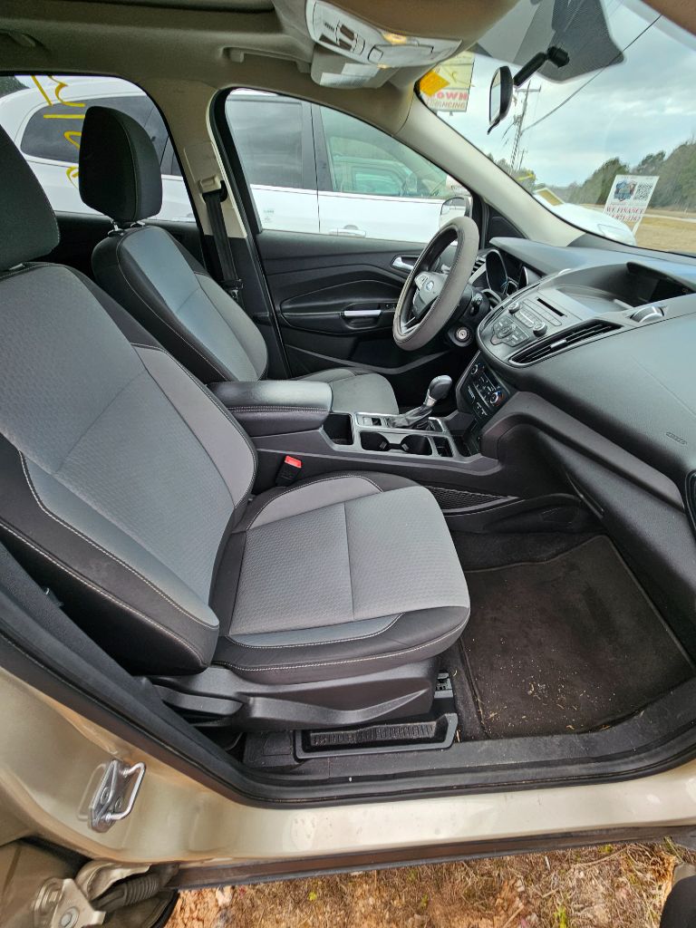 2017 Ford Escape SE photo