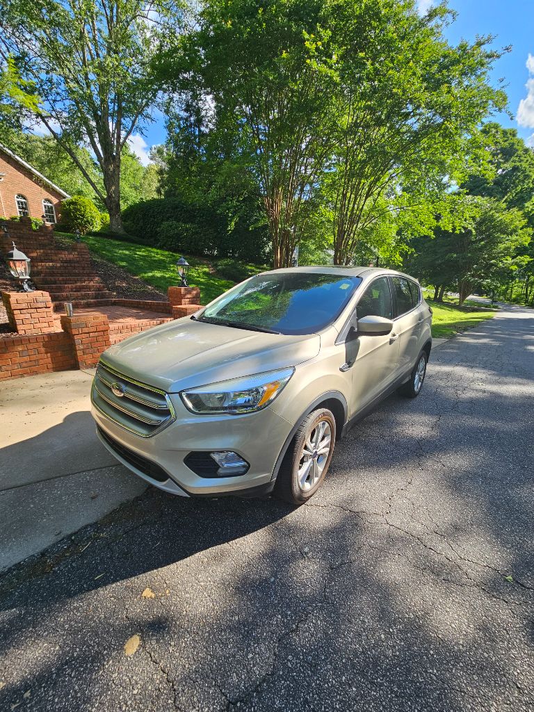 2017 Ford Escape SE photo