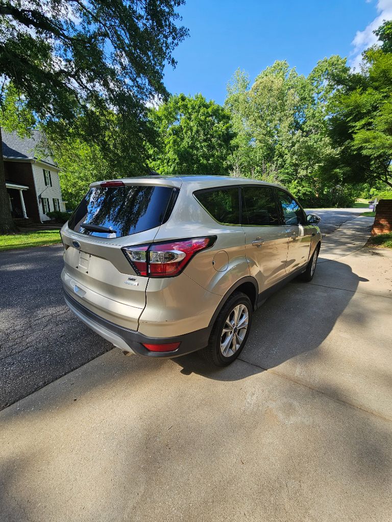 2017 Ford Escape SE photo