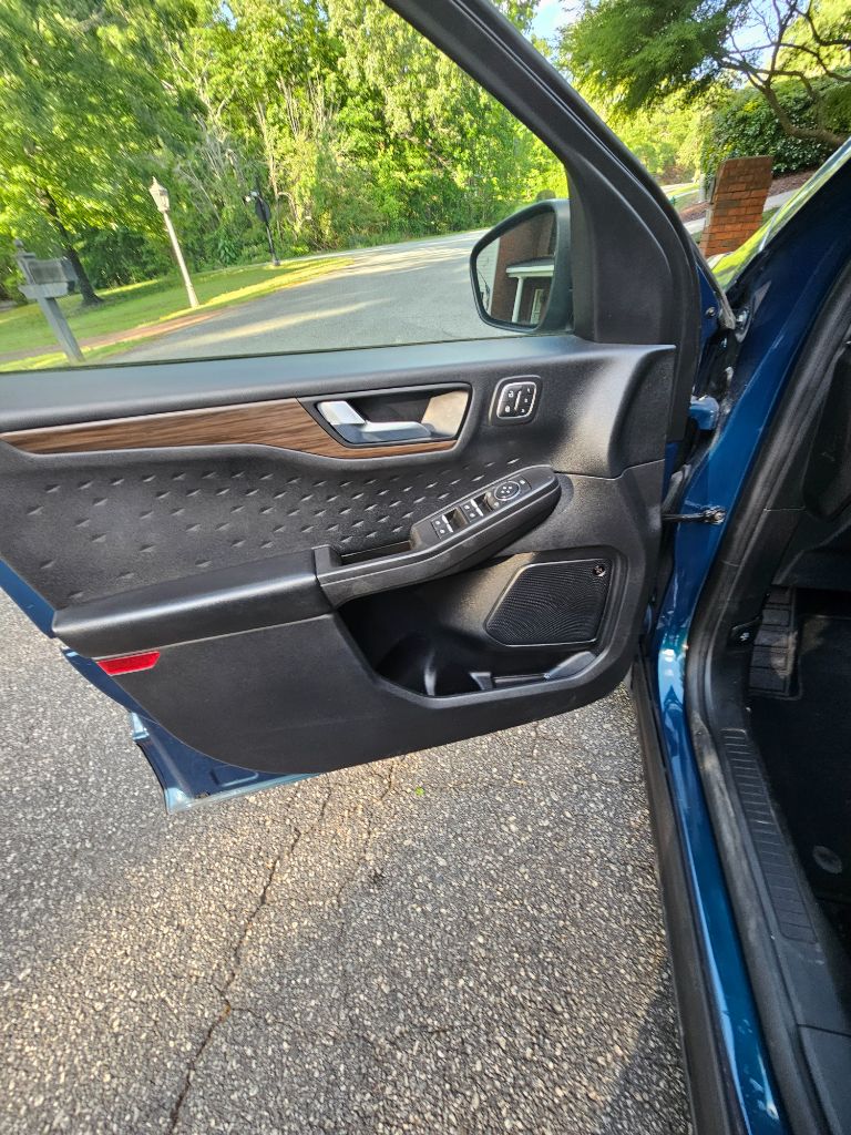 2020 Ford Escape Titanium photo