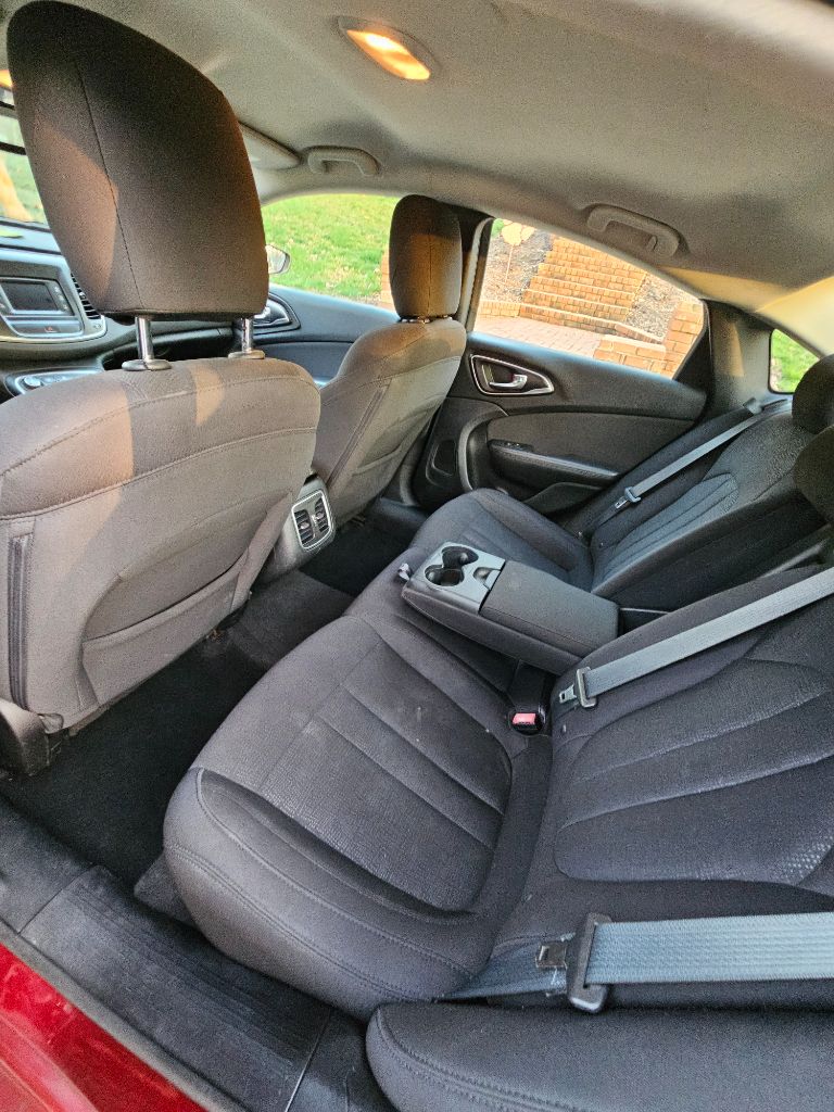 2015 Chrysler 200 - $6,000