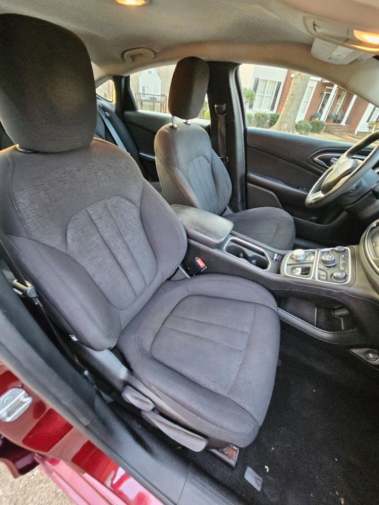 2015 Chrysler 200 - $6,000