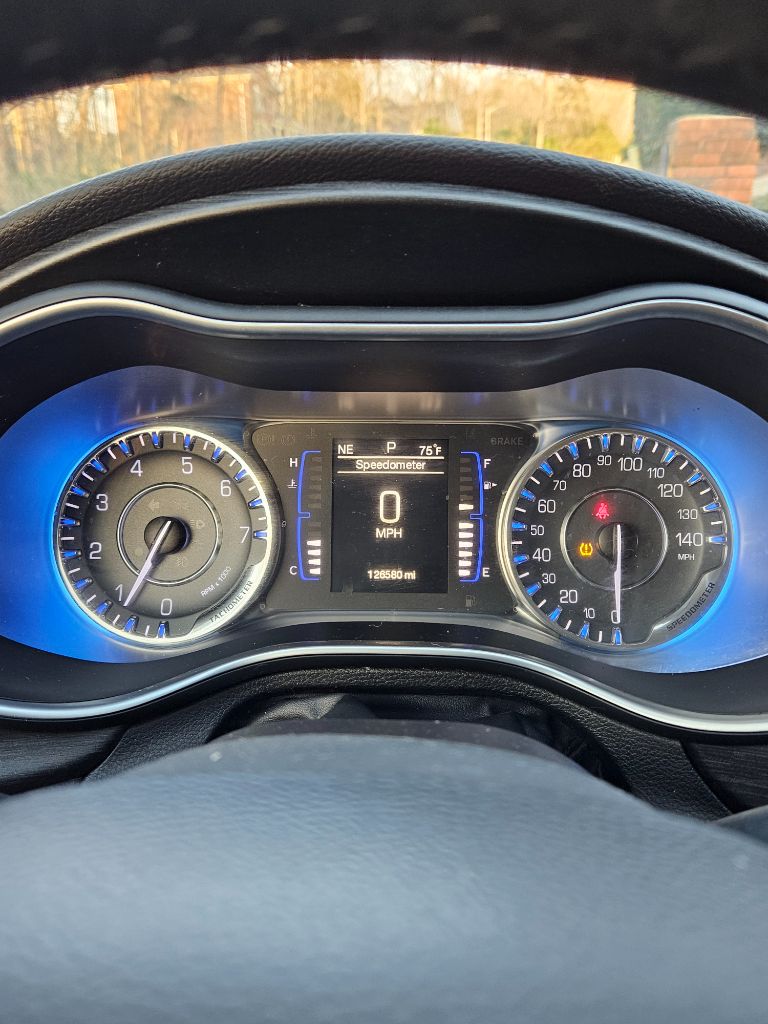 2015 Chrysler 200 - $6,000