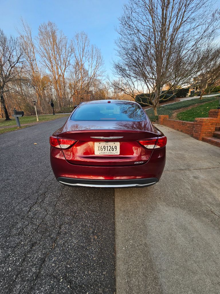 2015 Chrysler 200 - $6,000