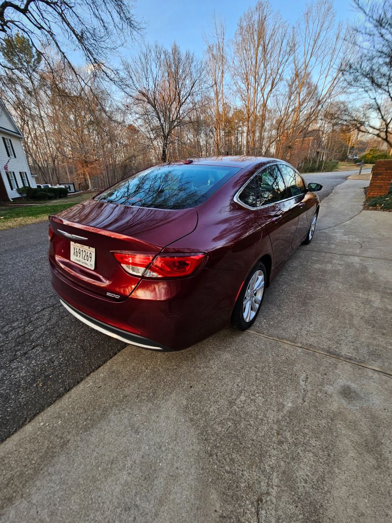2015 Chrysler 200 - $6,000