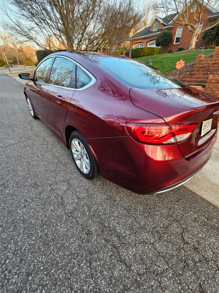 2015 Chrysler 200 - $6,000