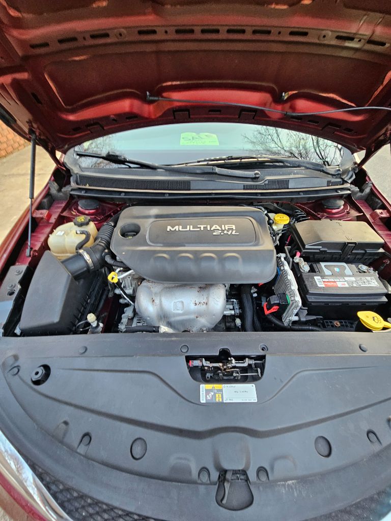 2015 Chrysler 200 - $6,000