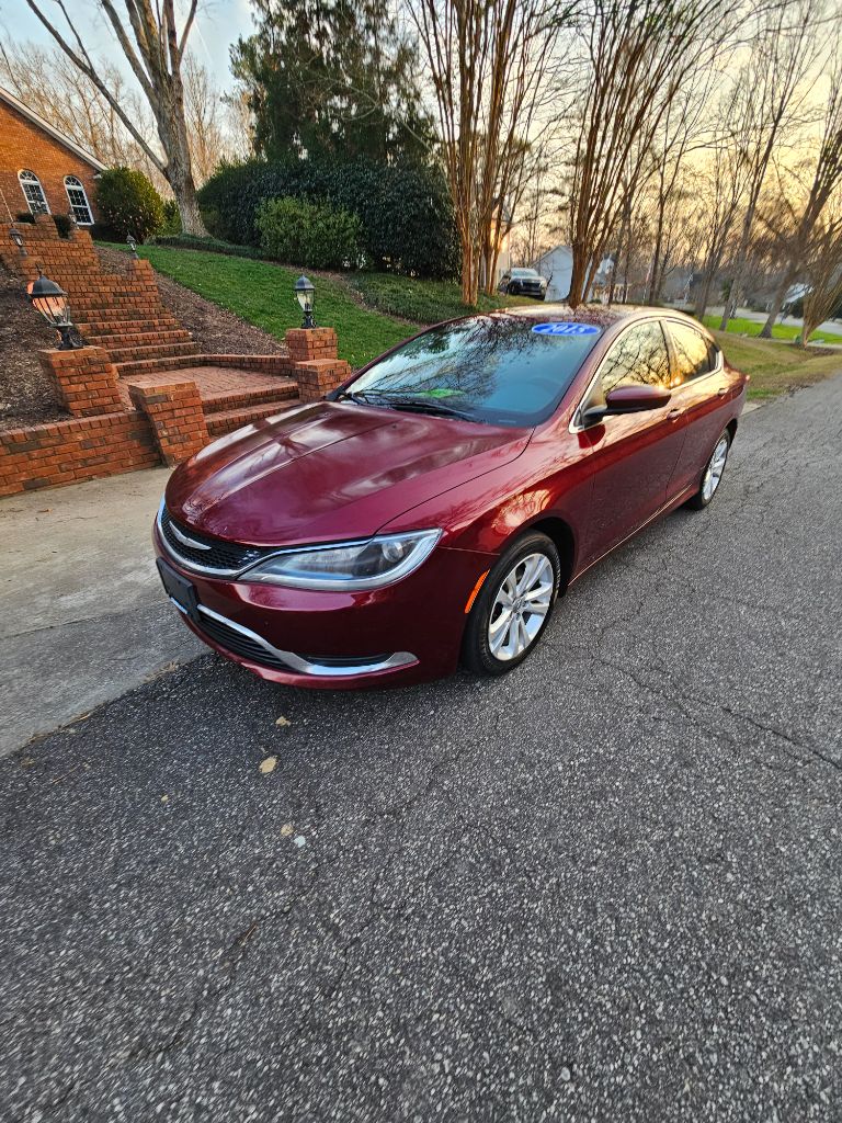 2015 Chrysler 200 - $6,000