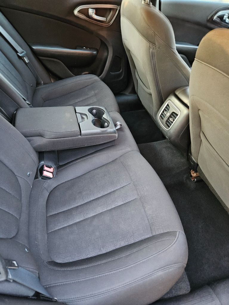 2015 Chrysler 200 - $6,000