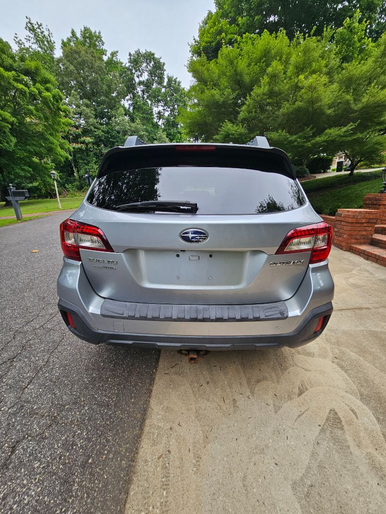 2018 Subaru Outback - $13,750