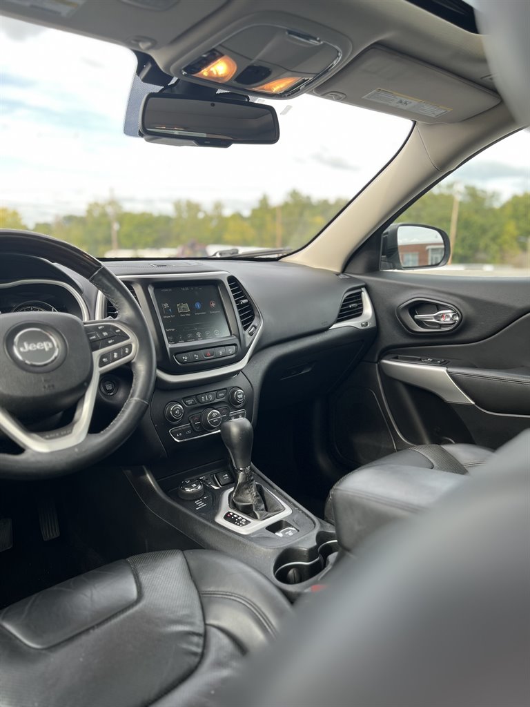 2018 Jeep Cherokee Overland photo