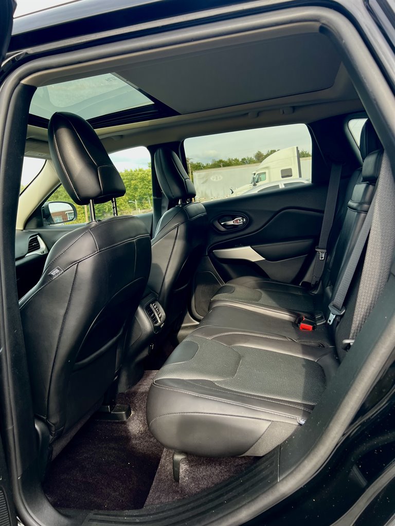 2018 Jeep Cherokee Overland photo