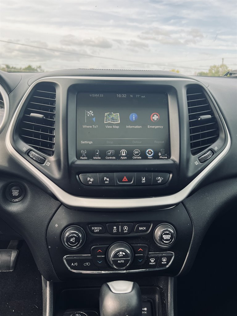 2018 Jeep Cherokee Overland photo