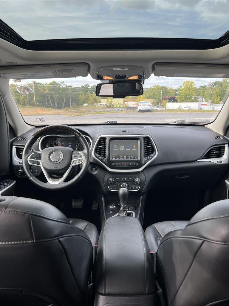 2018 Jeep Cherokee Overland photo