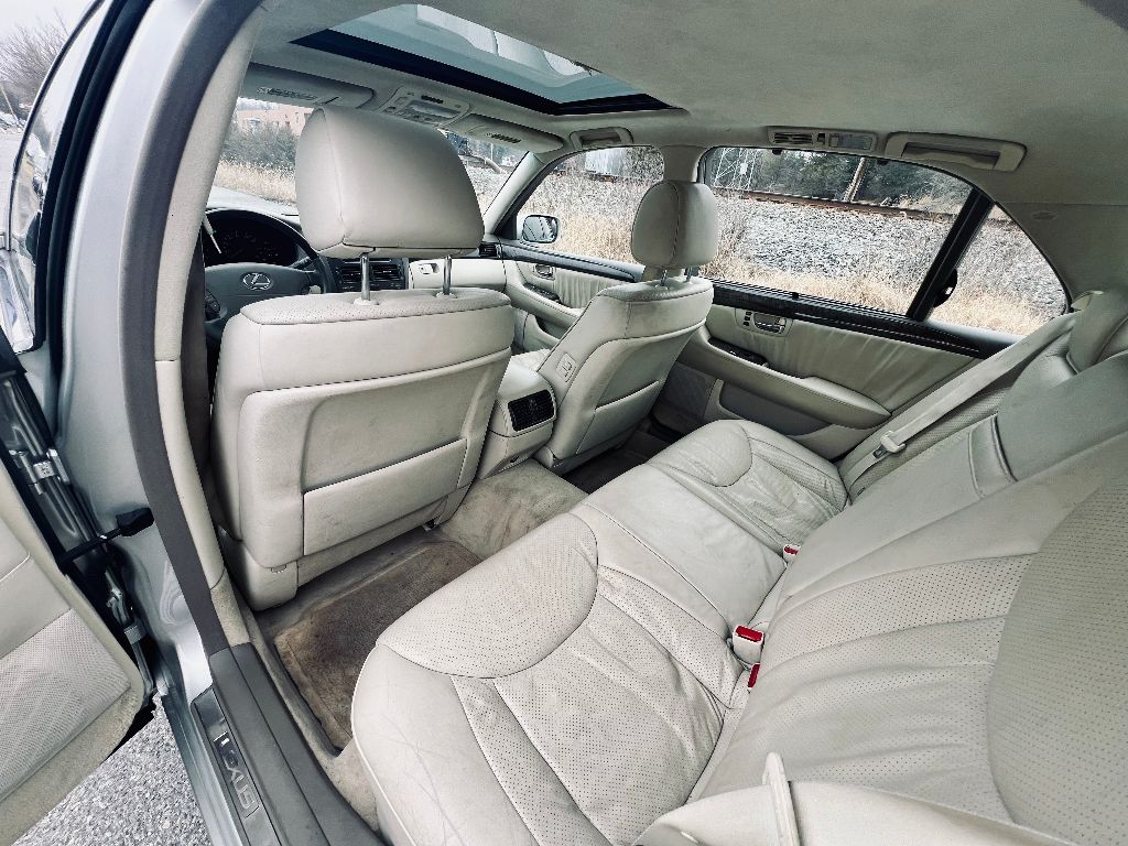 2001 Lexus LS 430 photo