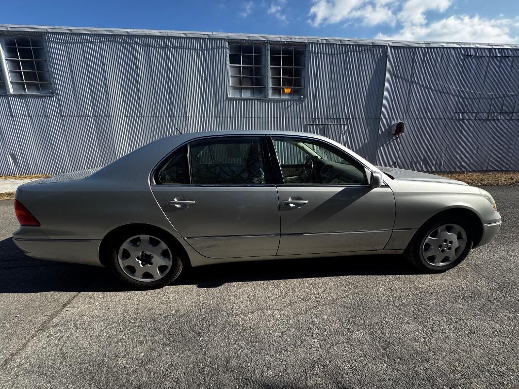 2001 Lexus LS 430 photo