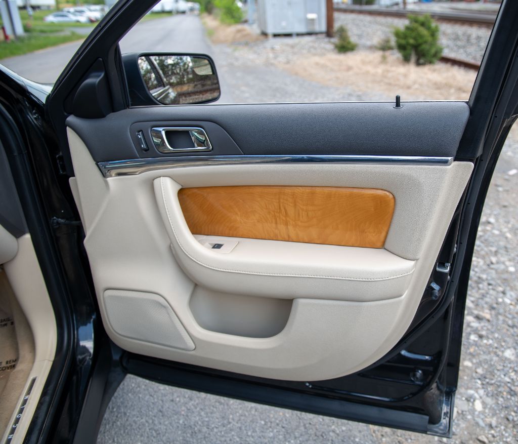 2010 Lincoln MKS EcoBoost photo