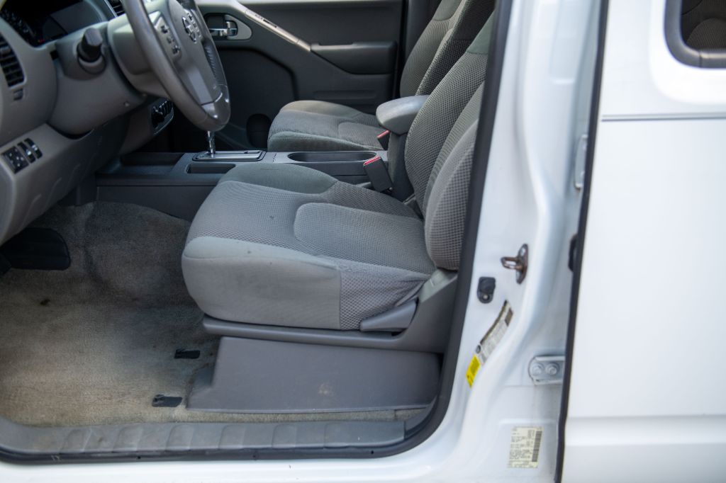 2016 Nissan Frontier SV photo