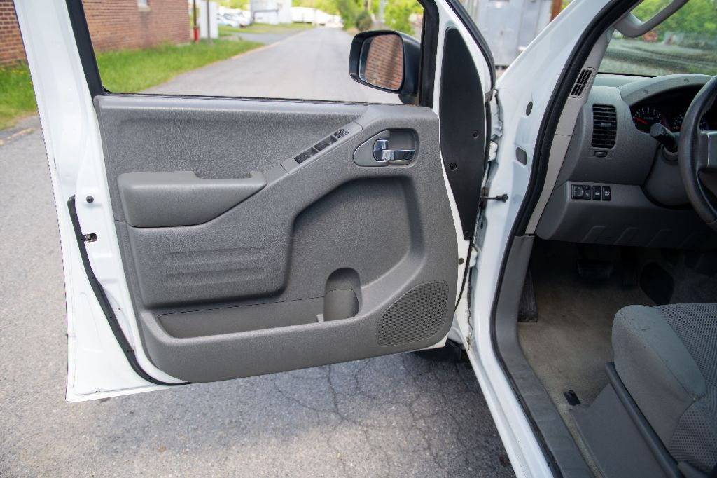 2016 Nissan Frontier SV photo