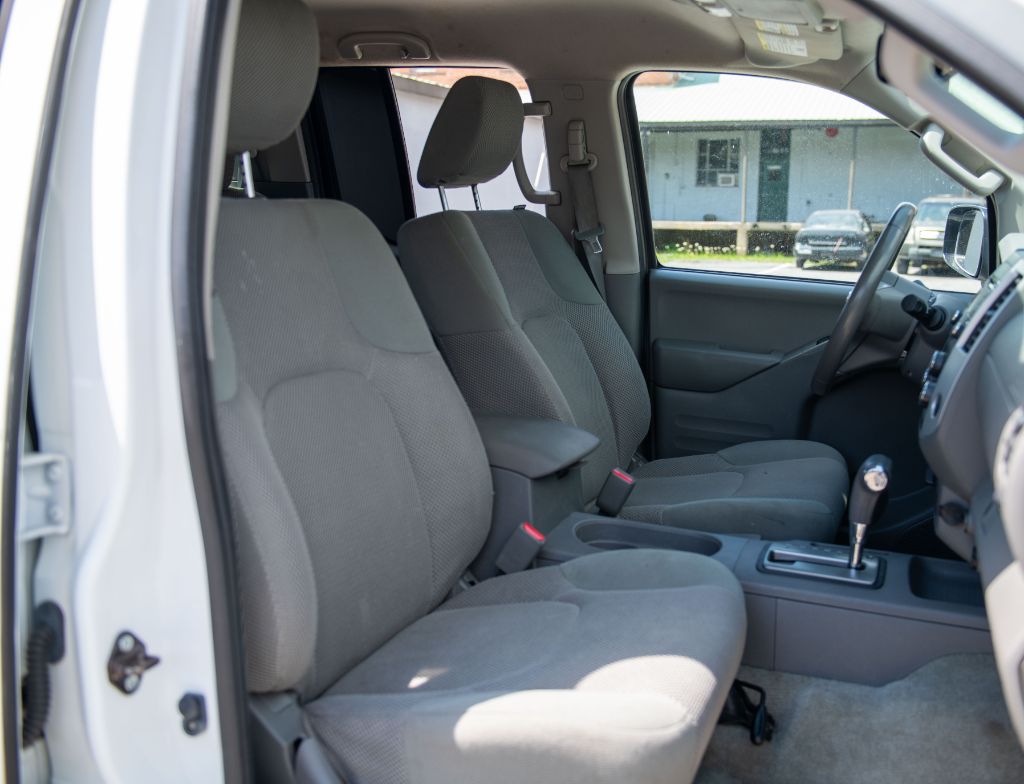 2016 Nissan Frontier SV photo