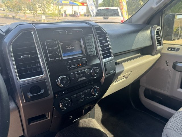 2016 Ford F150 XLT photo