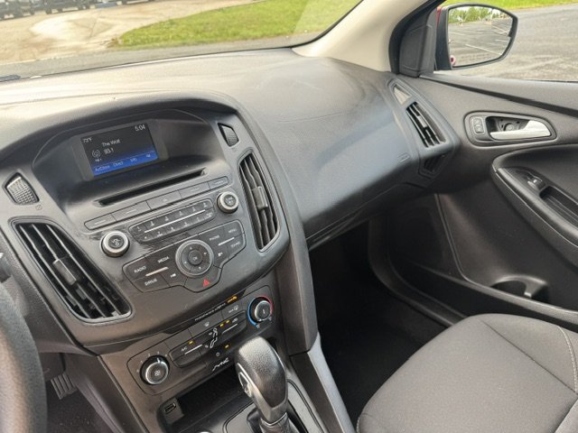 2017 Ford Focus SE photo