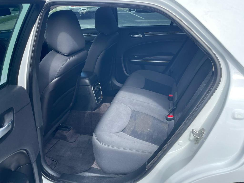 2018 Chrysler 300 Touring photo