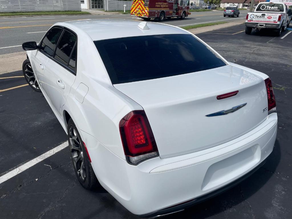 2018 Chrysler 300 Touring photo