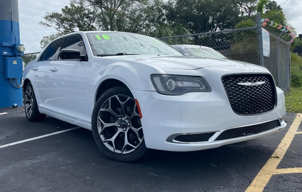 2018 Chrysler 300 Touring photo
