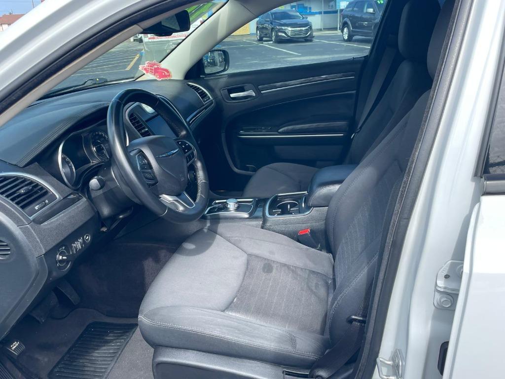 2018 Chrysler 300 Touring photo