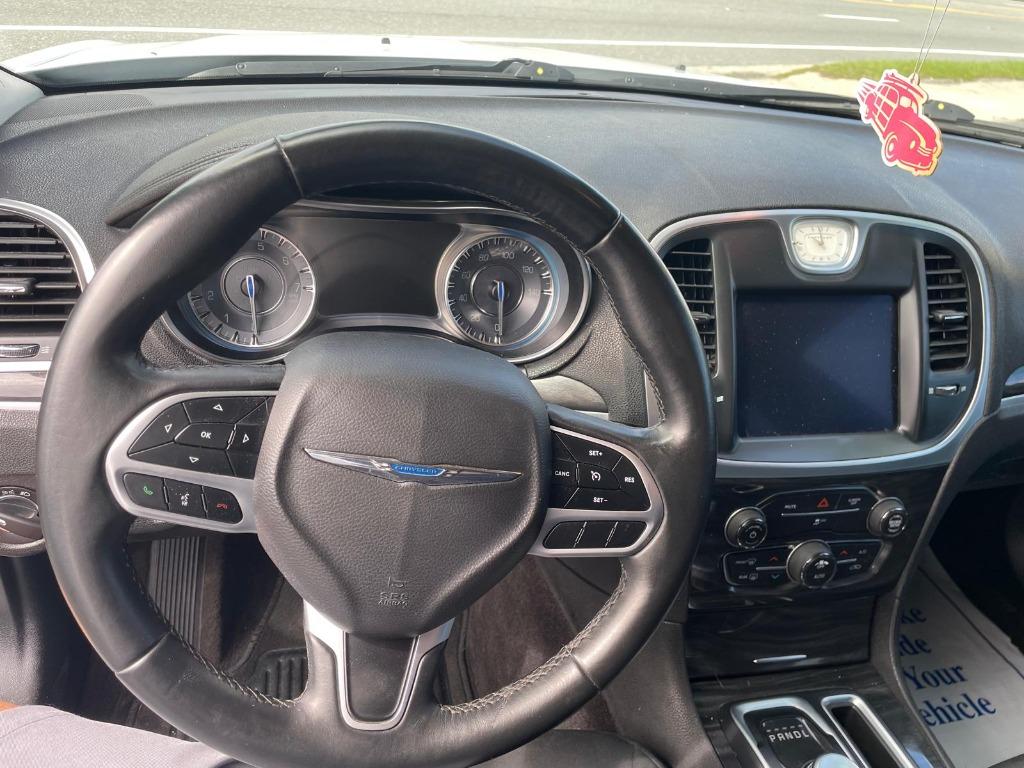 2018 Chrysler 300 Touring photo