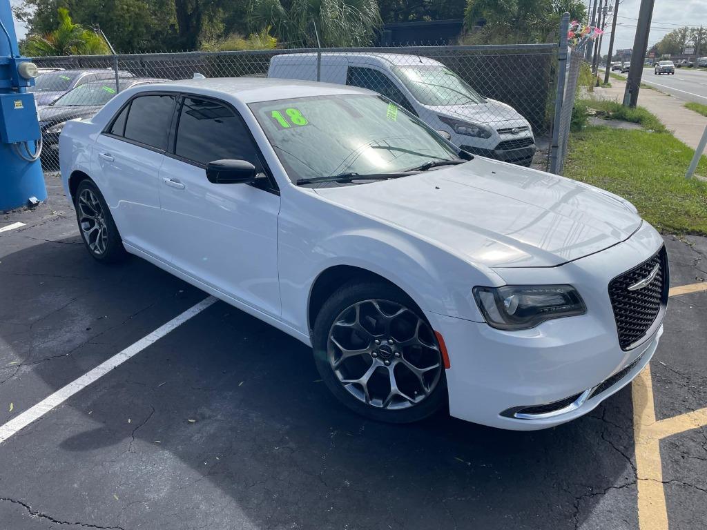 2018 Chrysler 300 Touring photo