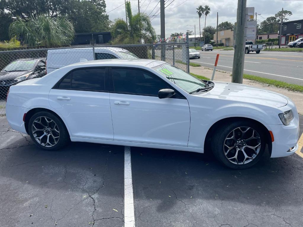 2018 Chrysler 300 Touring photo