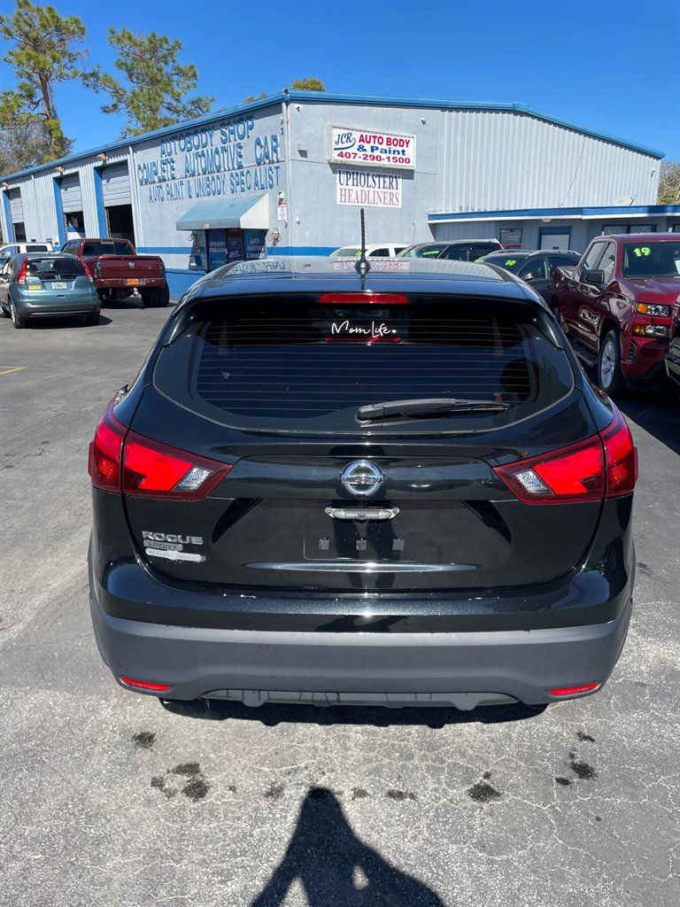2017 Nissan Rogue Sport S photo