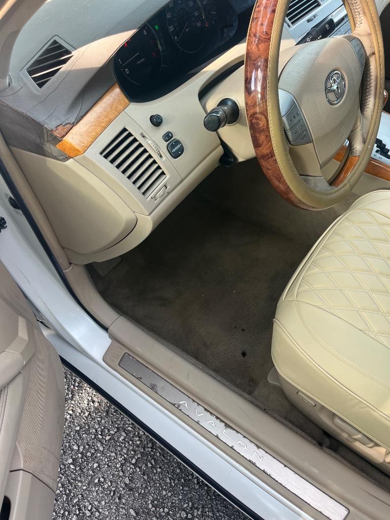 2007 Toyota Avalon - $3,750