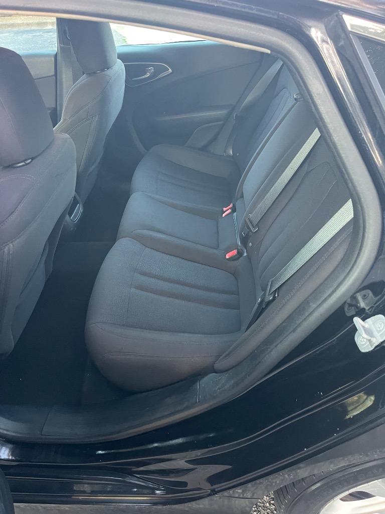 2015 Chrysler 200 - $4,250