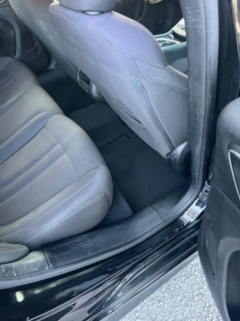 2015 Chrysler 200 - $4,250