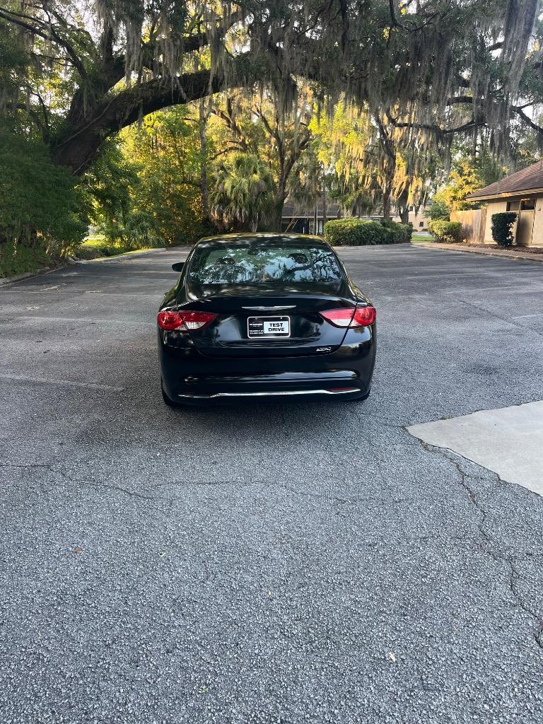 2015 Chrysler 200 - $4,250