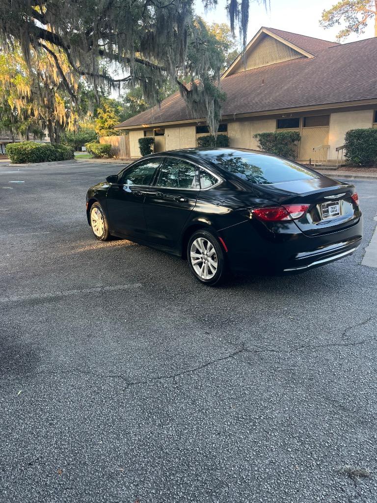 2015 Chrysler 200 - $4,250