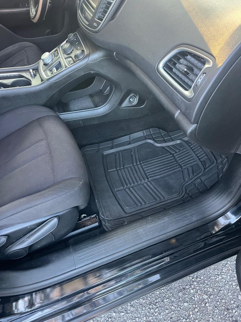 2015 Chrysler 200 - $4,250